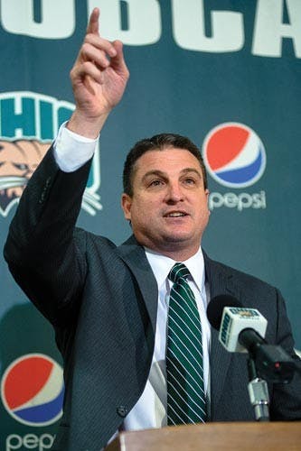 Coach to get $425,000 annual salary  