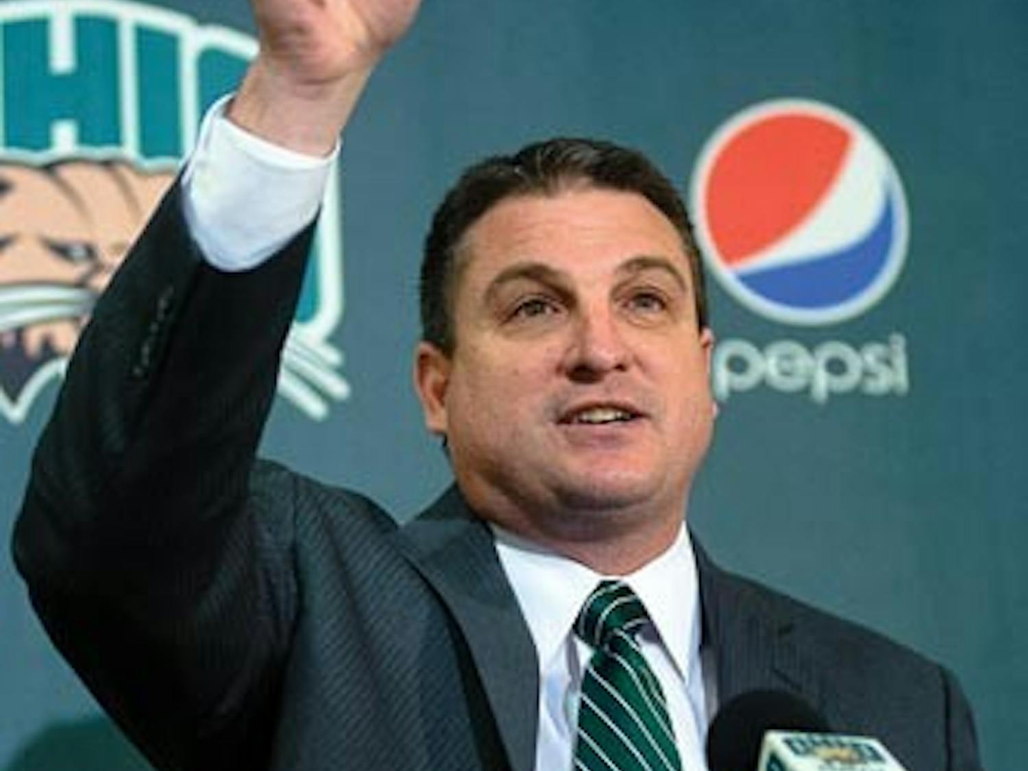 Coach to get $425,000 annual salary