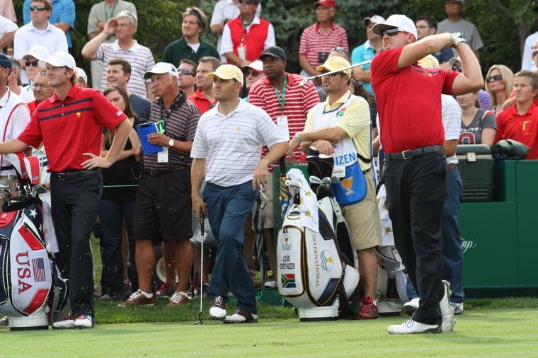 Presidents Cup: Golfers experience third day of delays  