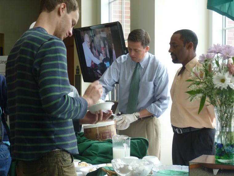 Students welcomed with ice-cold treat  