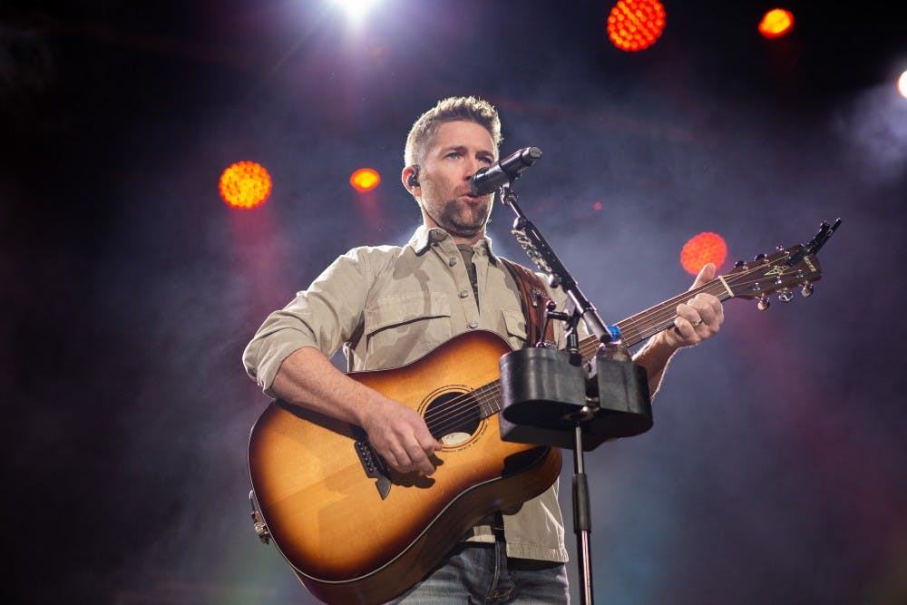 Josh Turner-2.jpg