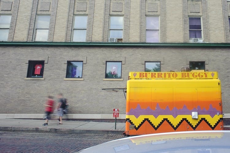 Culinary carts threaten stationary restaurants  