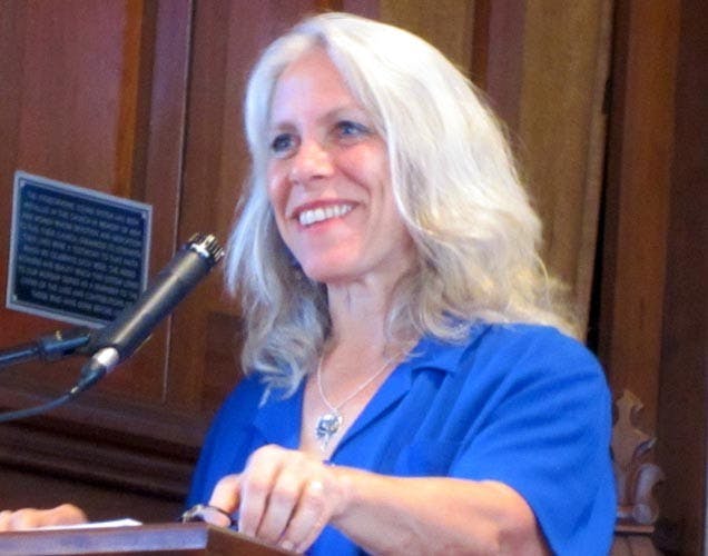 Visiting speaker prompts LGBT community discussion of looking "beyond binaries"  