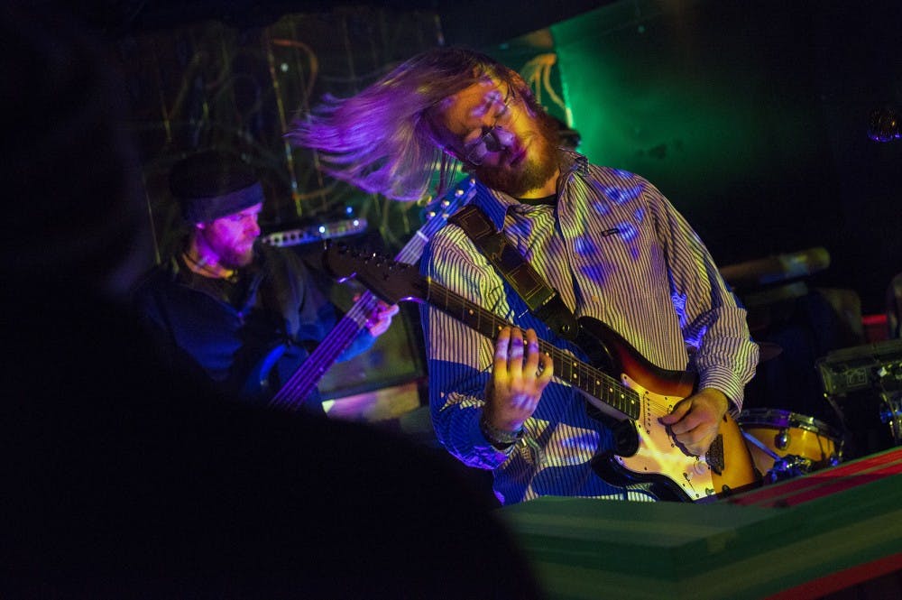 Manitoa - Union Street Fire Benefit Show  