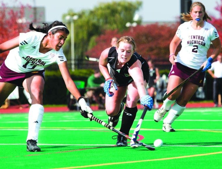 Field Hockey: 'Cats split in weekend contests  