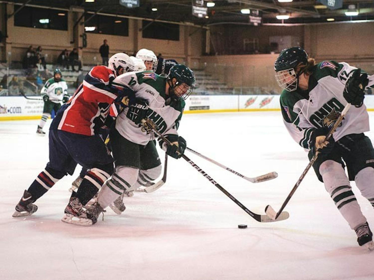 Hockey: Ugly loss, much-needed victory make for split weekend  