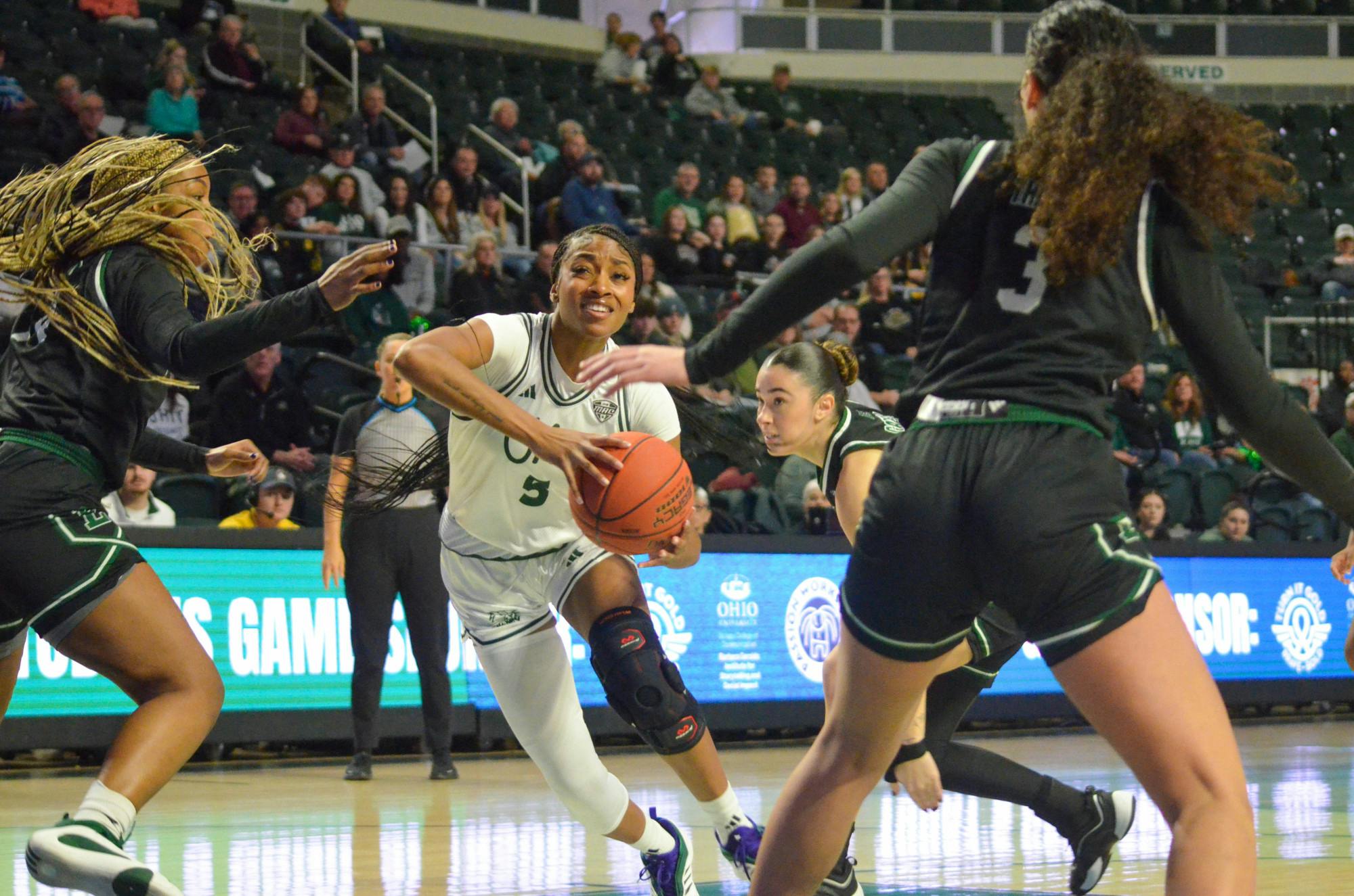 WOMEN’S BASKETBALL_Fouss_John_1.jpg