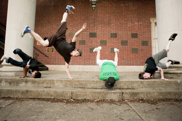 Break-dancing front-runner bows out of contest  