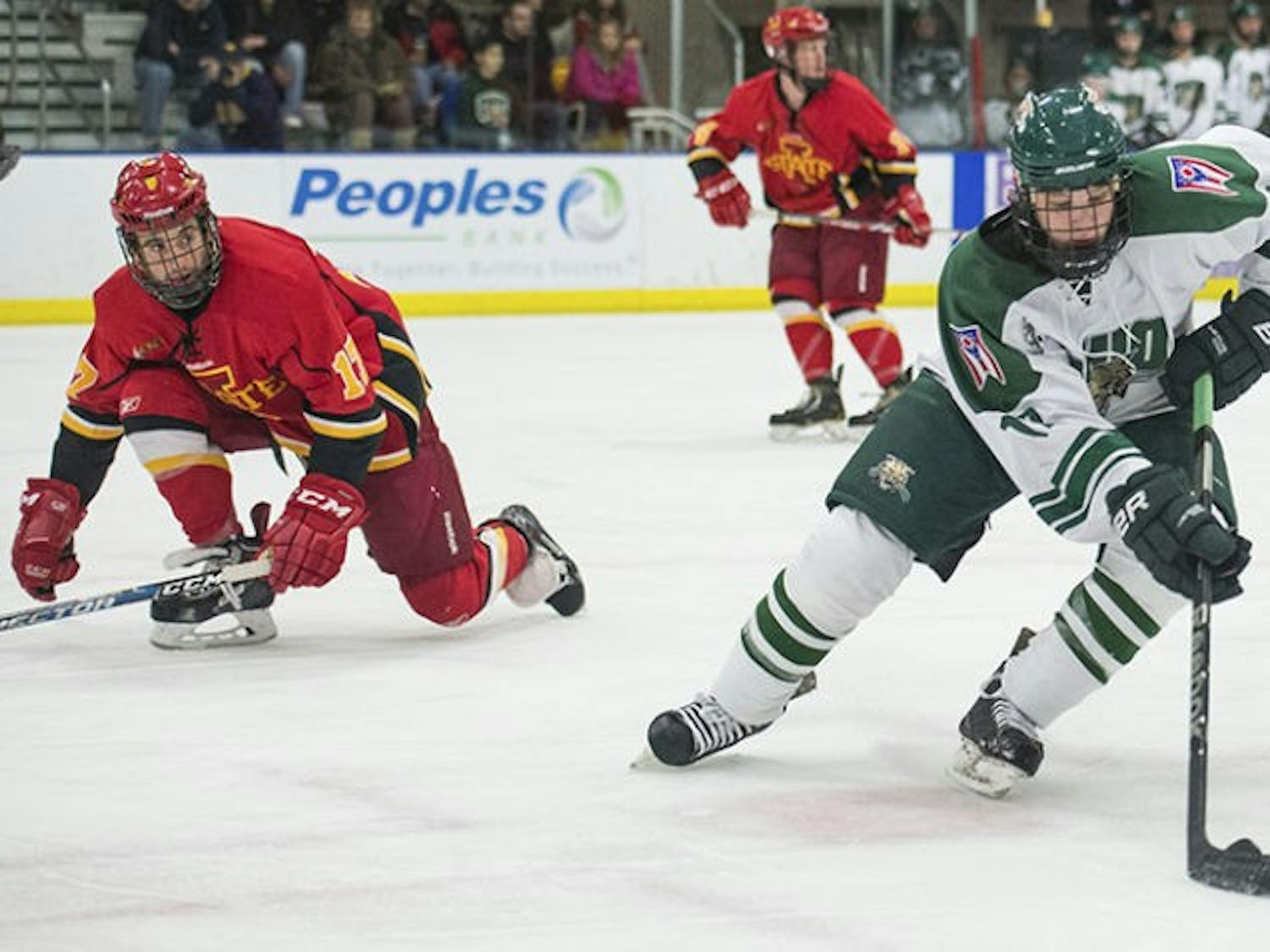 Hockey: 'Cats rise in ranks, face Fighting Illini