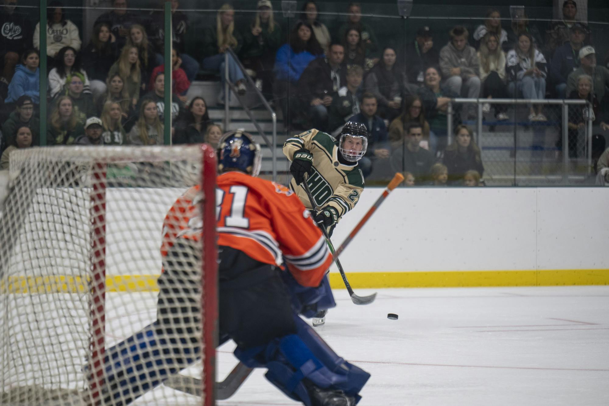 HockeyVsSyracuse_092526_Fouss_John_5.jpg