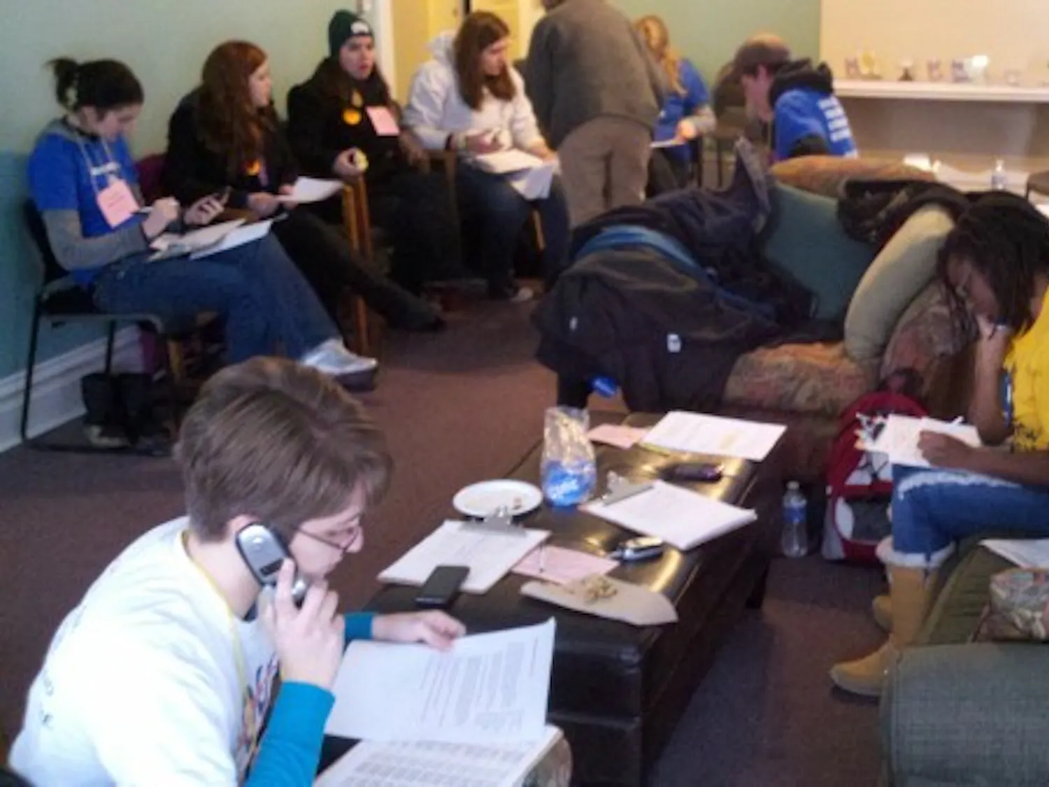 Obama for America volunteers feed hungry