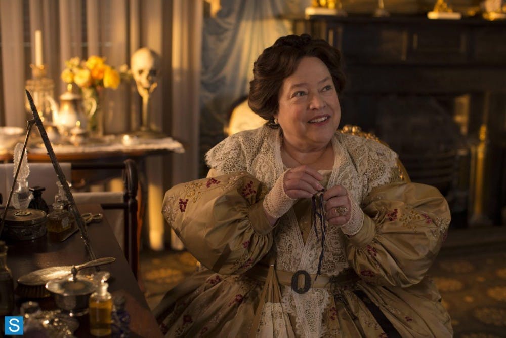 TV: ‘American Horror Story: Coven’ brings the magic in season premiere  