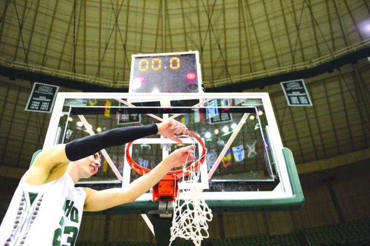 Men's Basketball: Comeback for a championship  