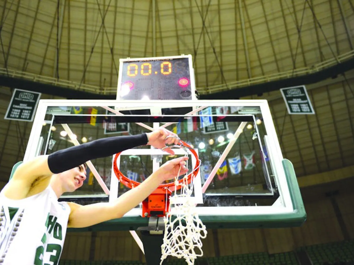 Men's Basketball: Comeback for a championship