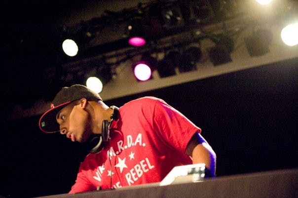 Sibs Weekend: Alumnus continues tradition of treating crowds to top talent  