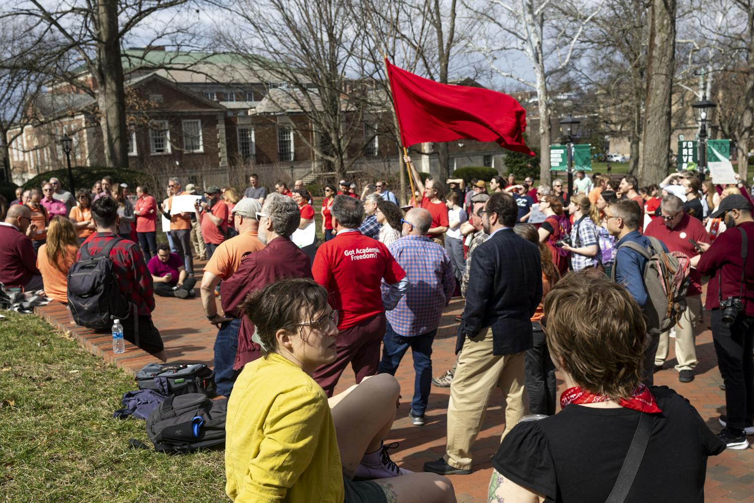 Faculty rallies for a better work environment 