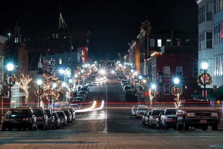 Uptown businesses suffer from extended holiday break  