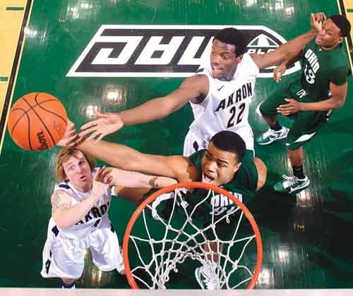 Men's Basketball: Ohio zips past Akron, retains halftime lead  