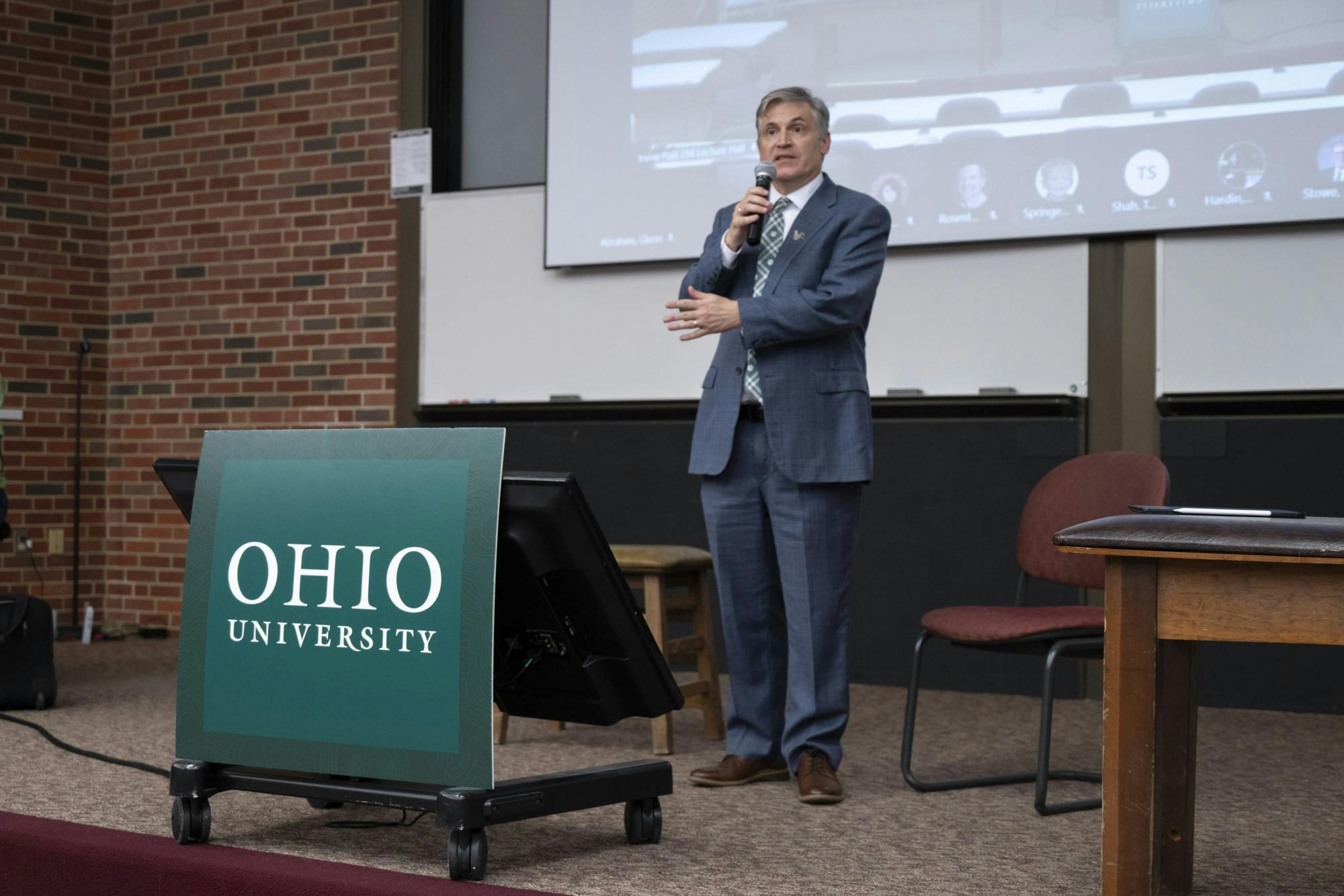 FacultySenateMeeting_10_5_26_Fouss_John_4.jpg