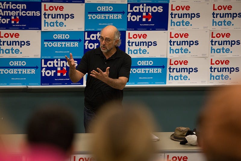 Richard Schiff campaigns for Clinton