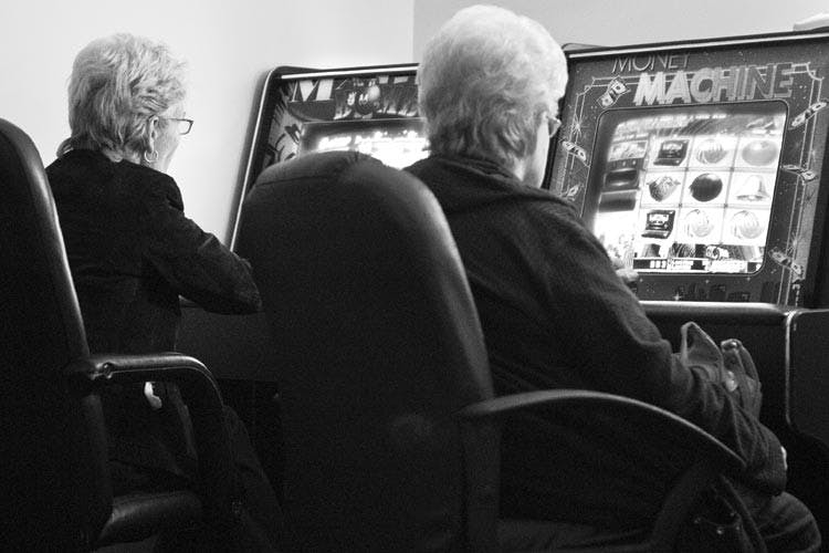 New Nelsonville business provides adults with casino-like experience  