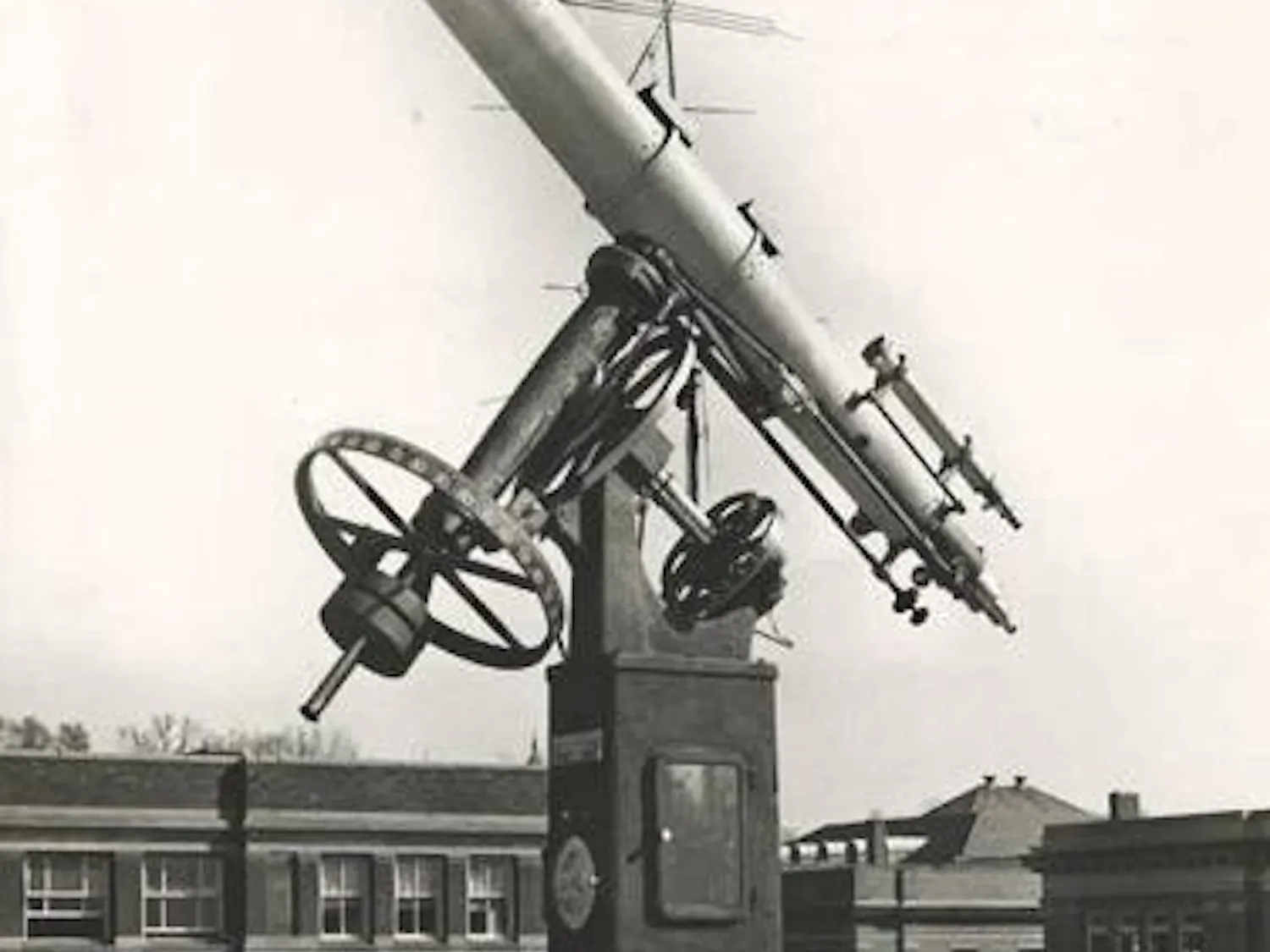 Telescope mount's removal from roof fuels discontent