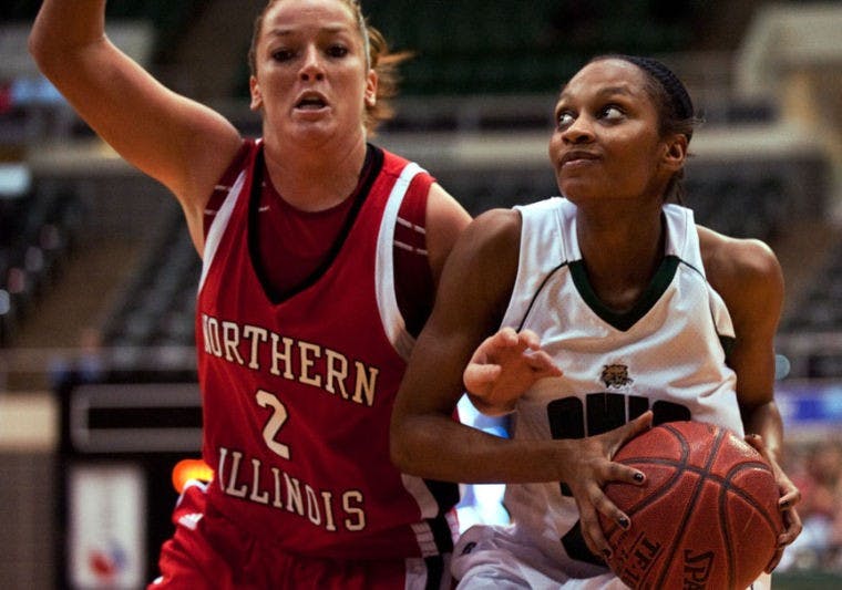 Women's Basketball: 'Cats upset Huskies, advance to Cleveland  