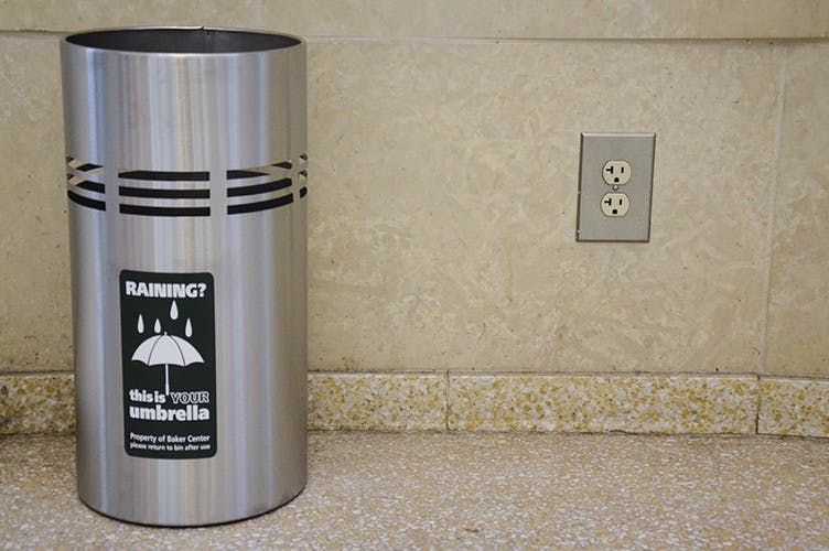 Everyday Athens: Umbrella Sharing  