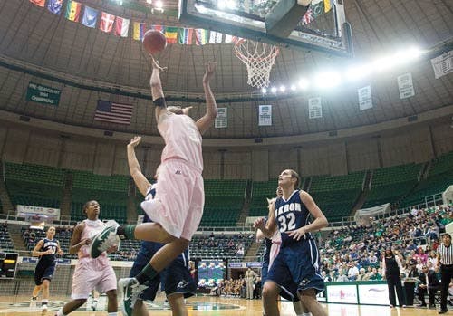 Women's Basketball: Bobcats blow halftime lead  