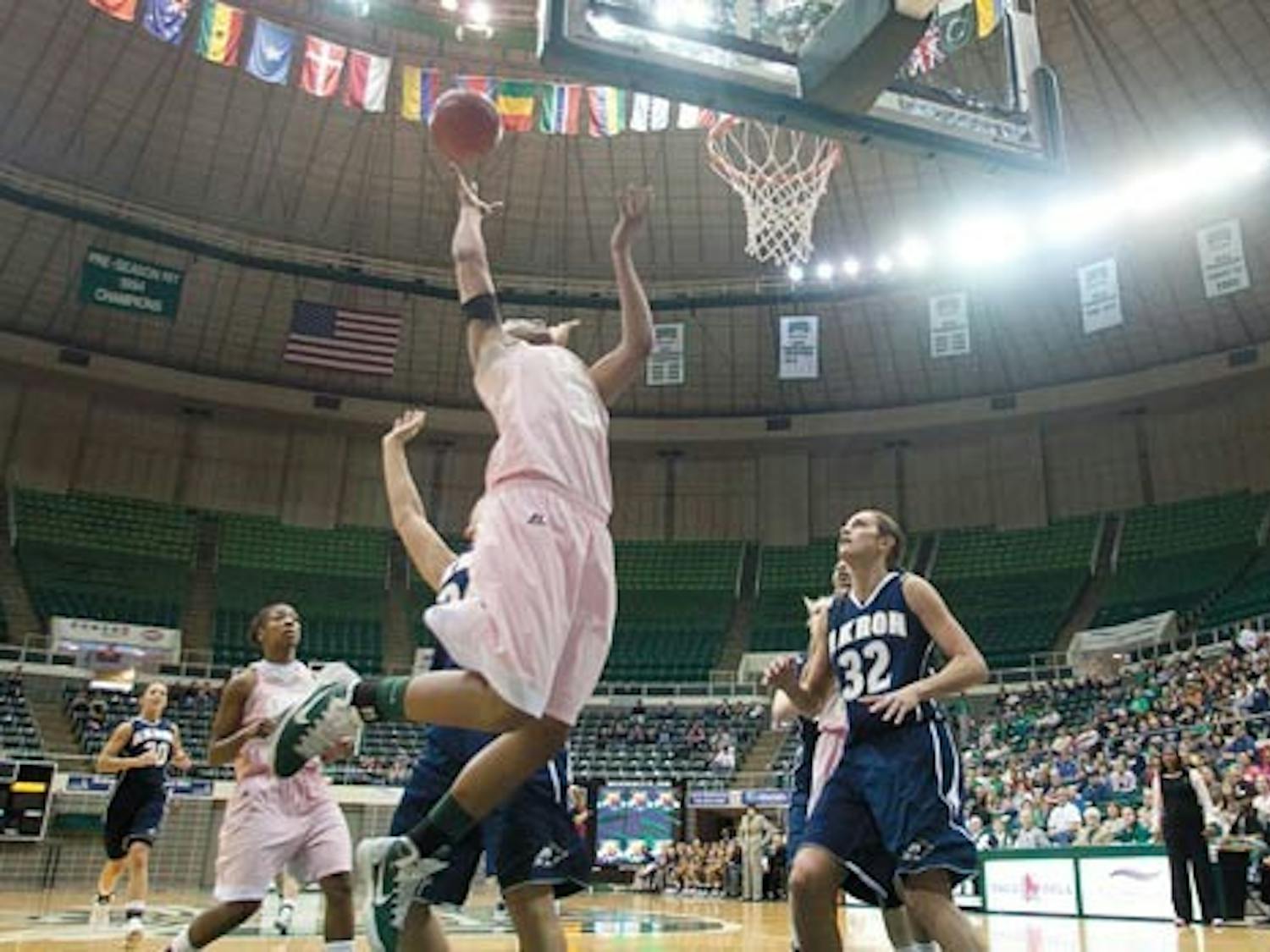 Women's Basketball: Bobcats blow halftime lead