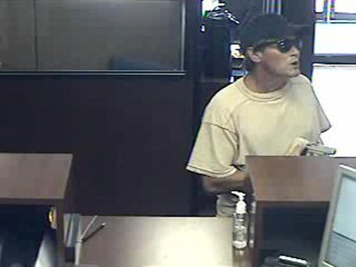 Chase bank held up by unidentified miscreant