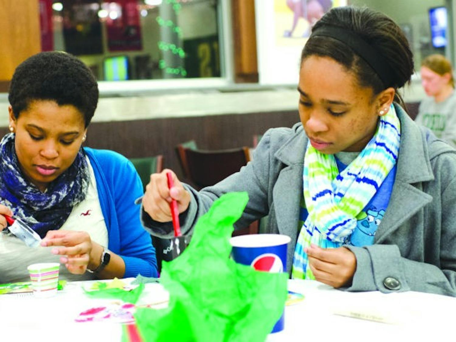 Campuswide events draw in students, sibs