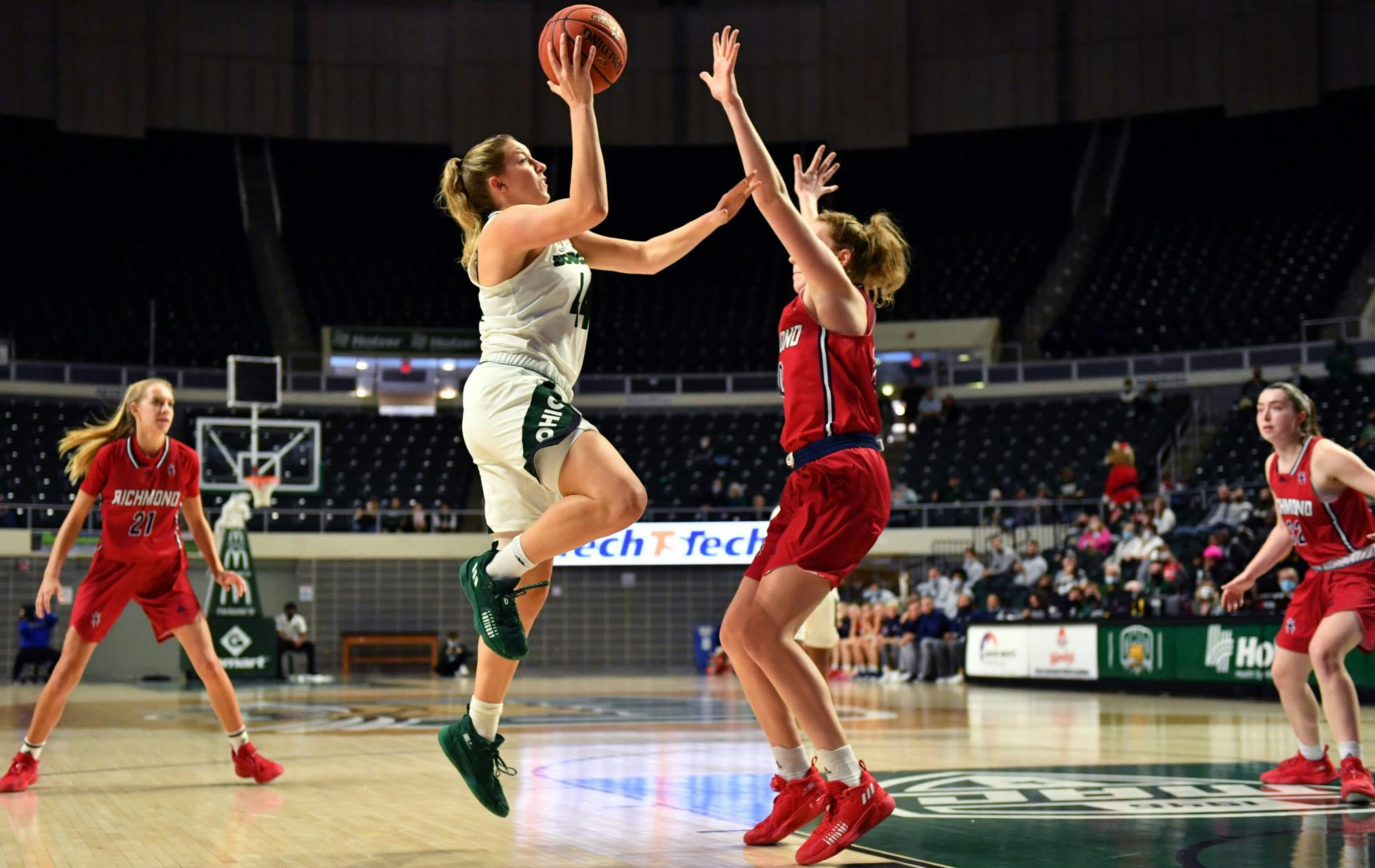 Womens BBall Vs Richmond_ Alaina Dackerman-001.jpg