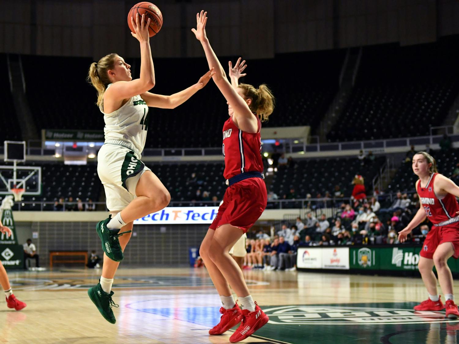 Womens BBall Vs Richmond_ Alaina Dackerman-001.jpg