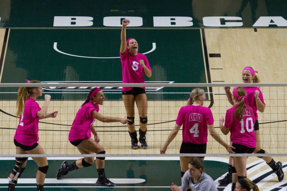 Volleyball Sweeps Akron  