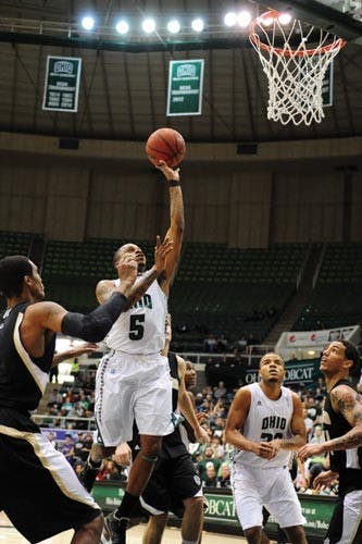 Men's Basketball: Elastic roster shrugs off quick game turnaround  