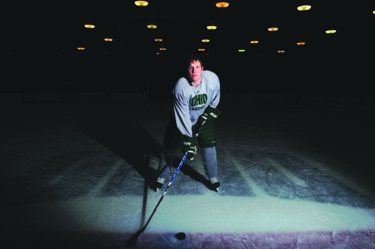 Hockey: Junior center fills skates of traveling teammate  