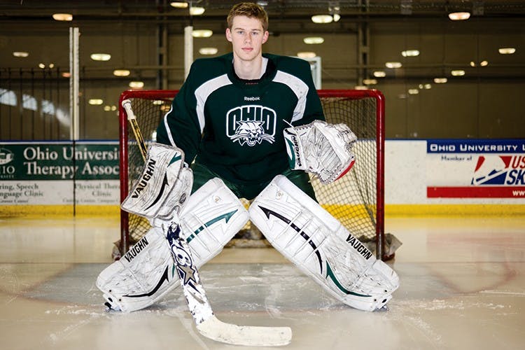 Hockey: Freshman suits up to confront pressure in backup goalie role  