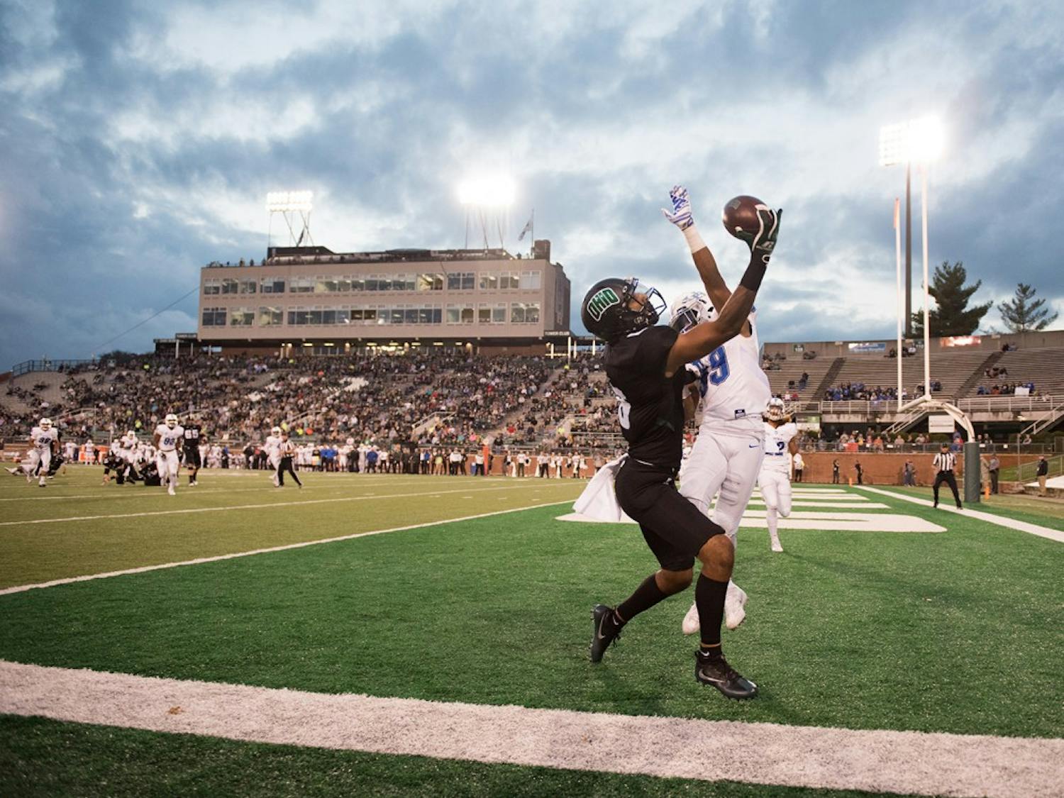 Catch Football vs Buffalo