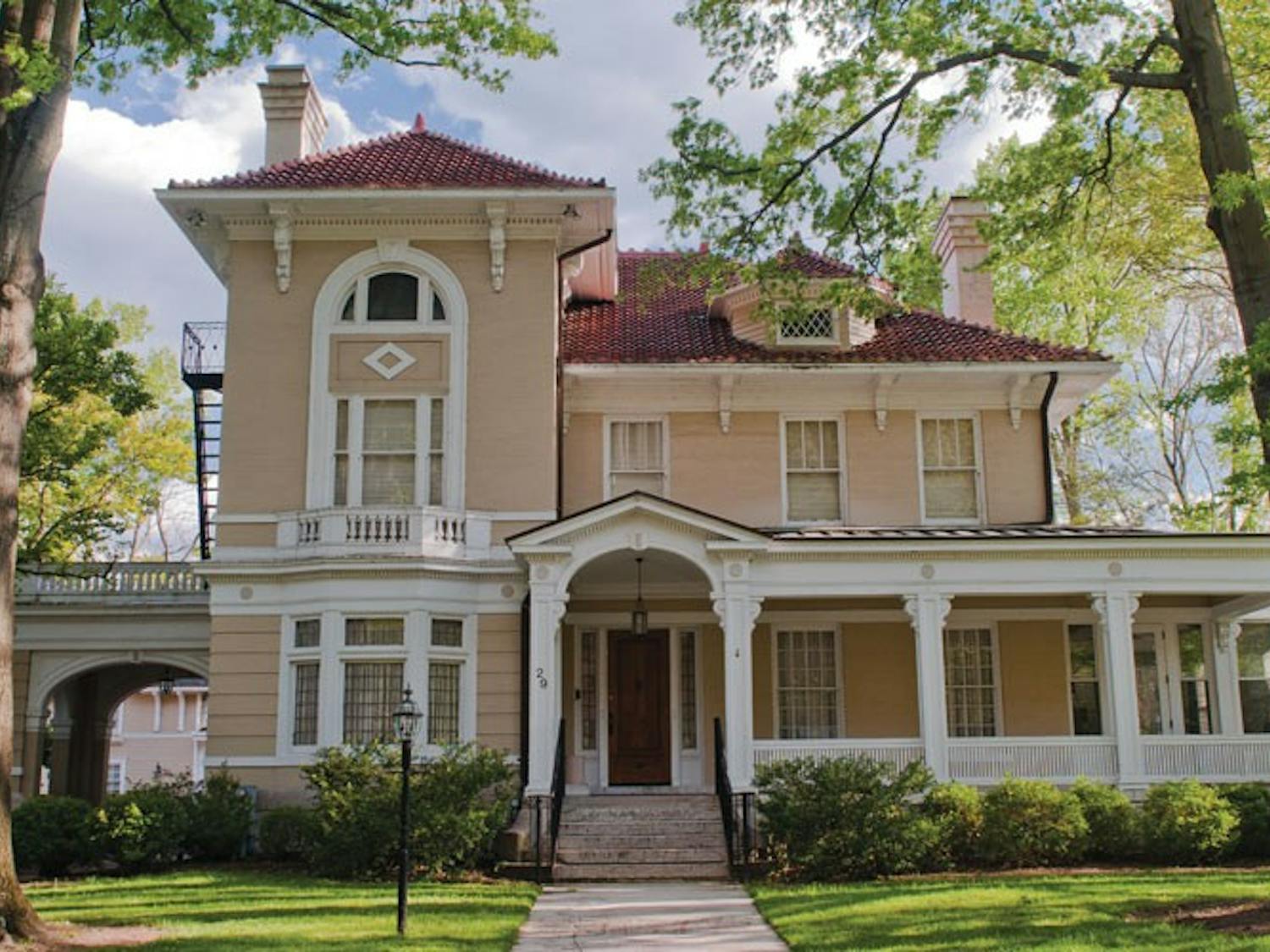OU's Green and White House