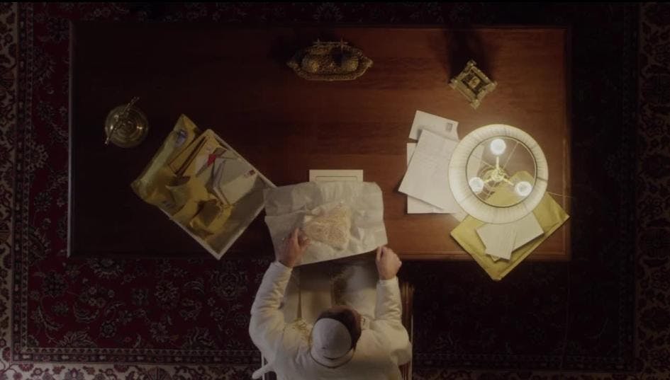 Lenny (Jude Law) is emotionally distracted from finding his&nbsp;parents.