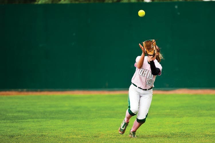 Softball: Bobcats finish MAC week with split wins  