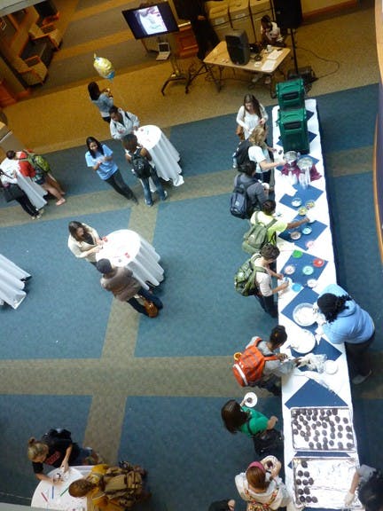 Black Student Cultural Programming Board distributes free cupcakes  