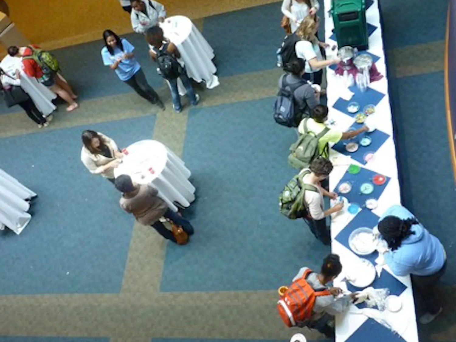Black Student Cultural Programming Board distributes free cupcakes