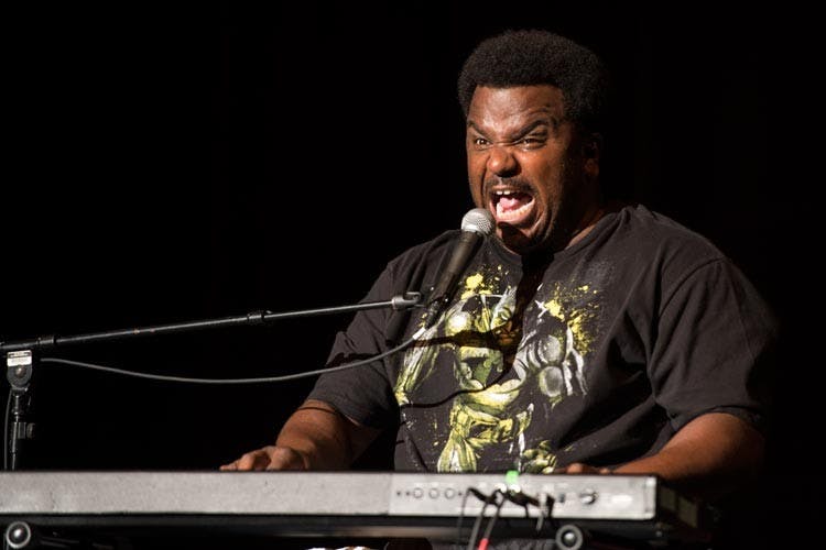 Craig Robinson brings on the vulgarity, laughs at OU  