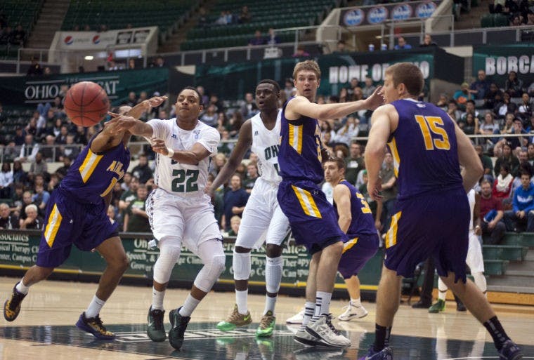 Men's Basketball: 'Cats continue second half surges, top Huskies  