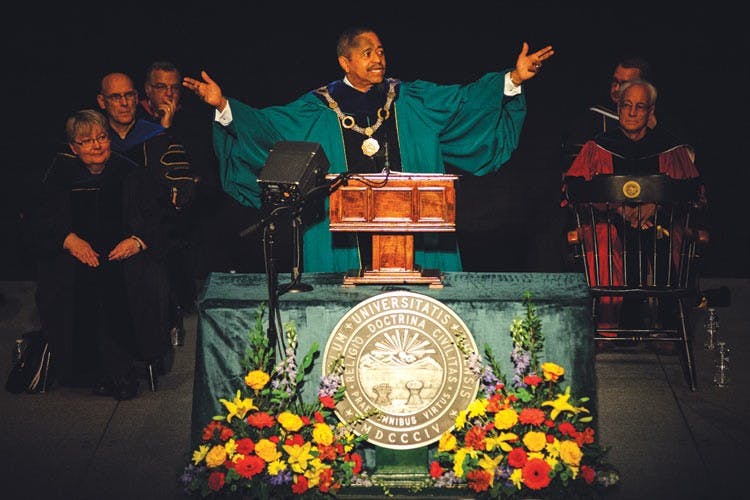 A Green & White Welcome  