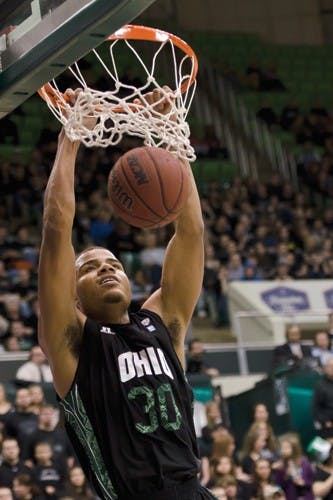 Men's Basketball: 'Cats outsmart 'Dogs to earn win  