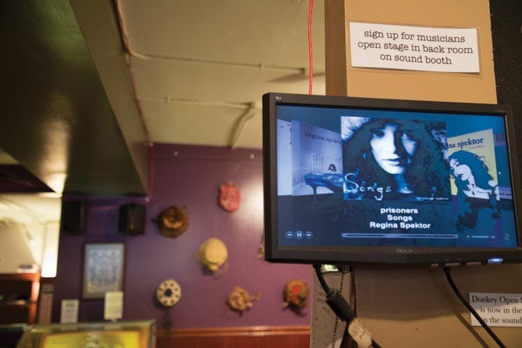 Music industry outgrows CDs  