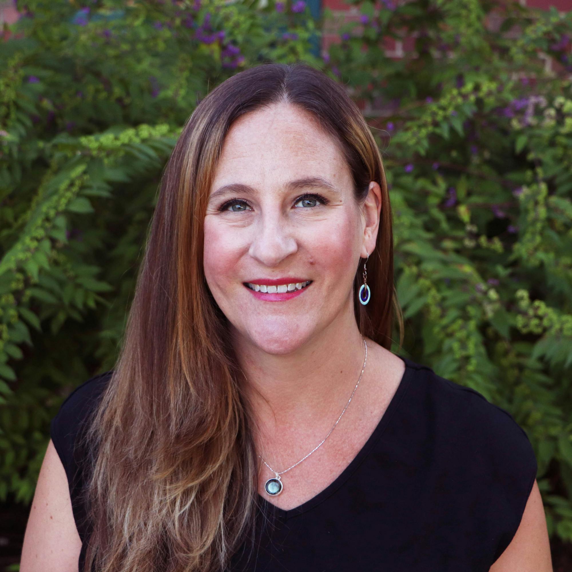 Kristin Headshot Square.jpg